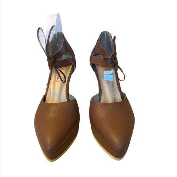 NEW Angela Arias Mocha Leather Heels with Floral Detail Size 40 - Picture 3 of 6